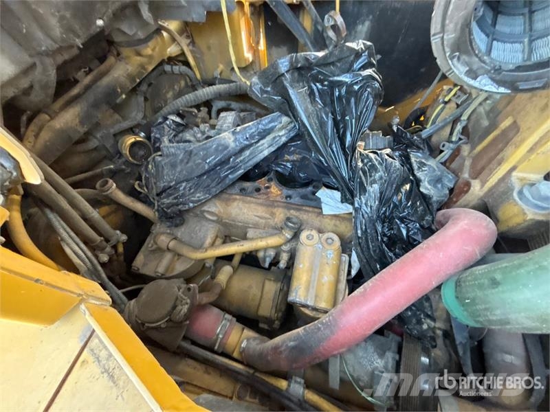 CAT D6T LGP Crawler Dozer (Inoperable) Buldožeri gusjeničari