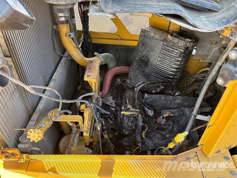 CAT D6T LGP Crawler Dozer (Inoperable) Buldožeri gusjeničari