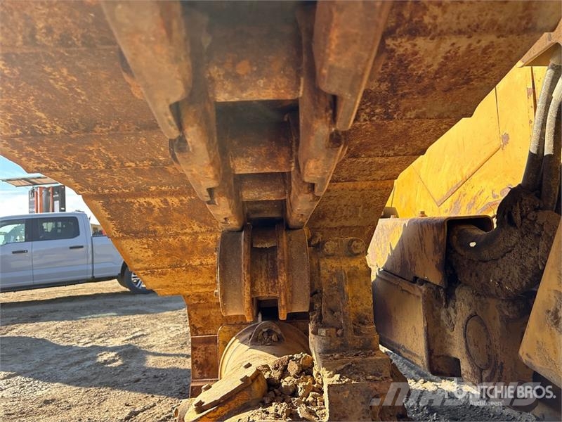 CAT D6T LGP Crawler Dozer (Inoperable) Buldožeri gusjeničari