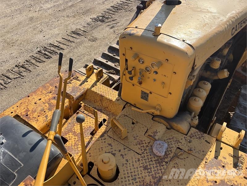 CAT D8 lánctalpas dózerek
