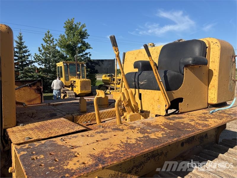 CAT D8 Kāpurķēžu buldozeri