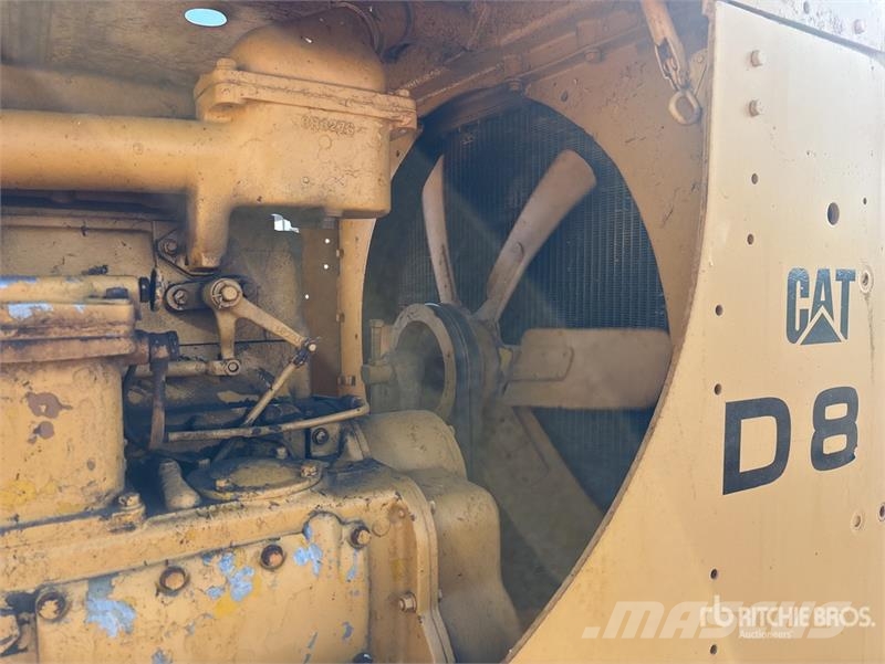 CAT D8 Kāpurķēžu buldozeri