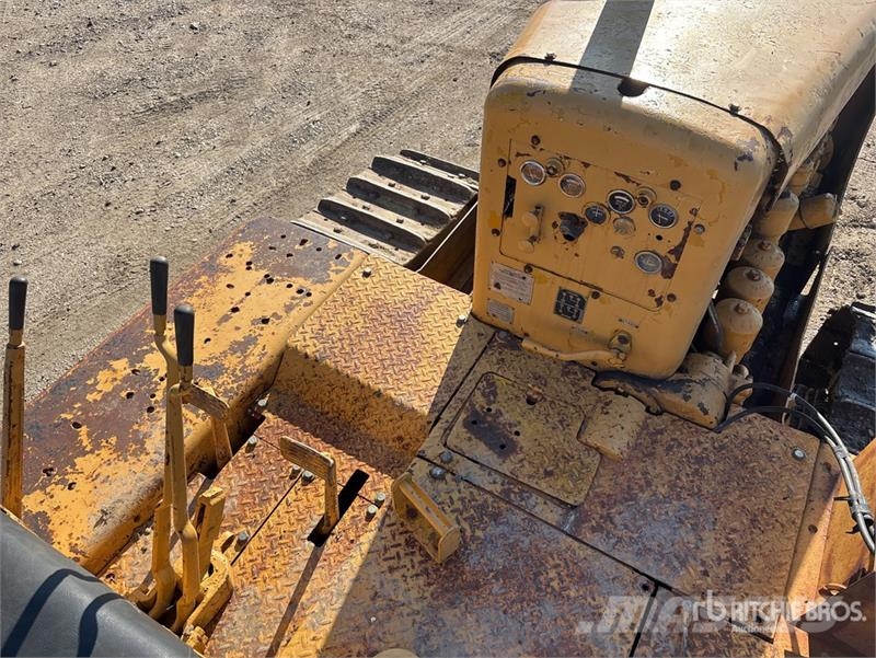 CAT D8 Kāpurķēžu buldozeri