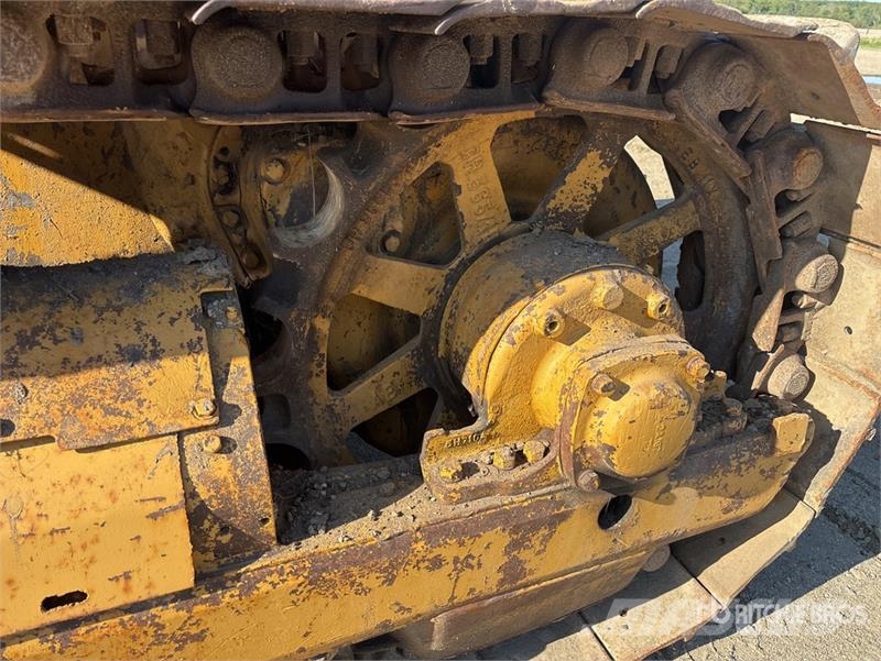 CAT D8 Kāpurķēžu buldozeri