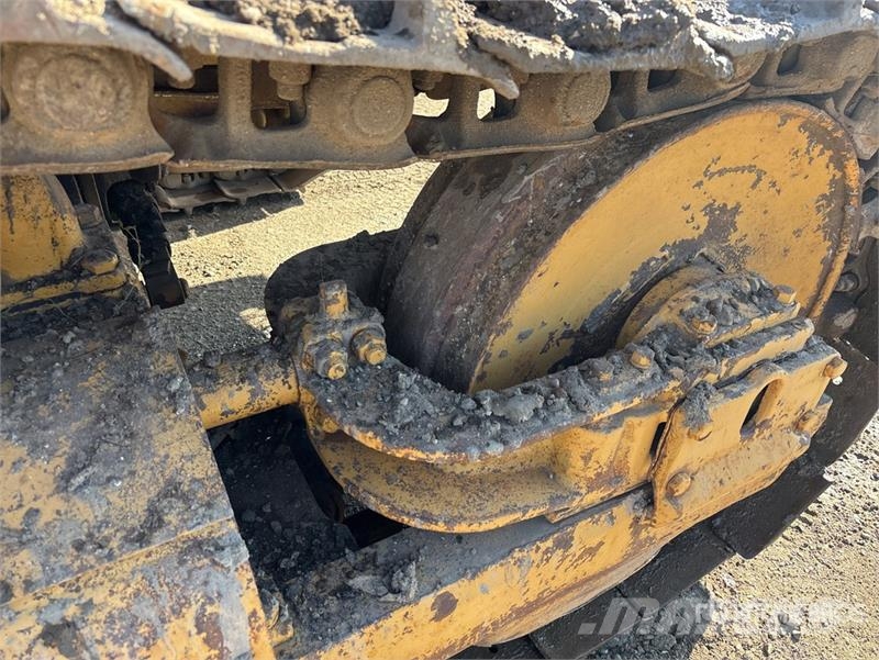 CAT D8 Kāpurķēžu buldozeri