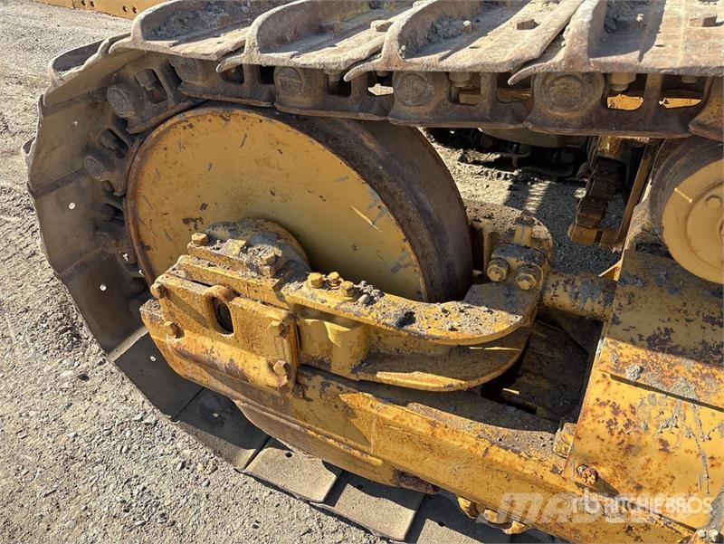 CAT D8 Kāpurķēžu buldozeri