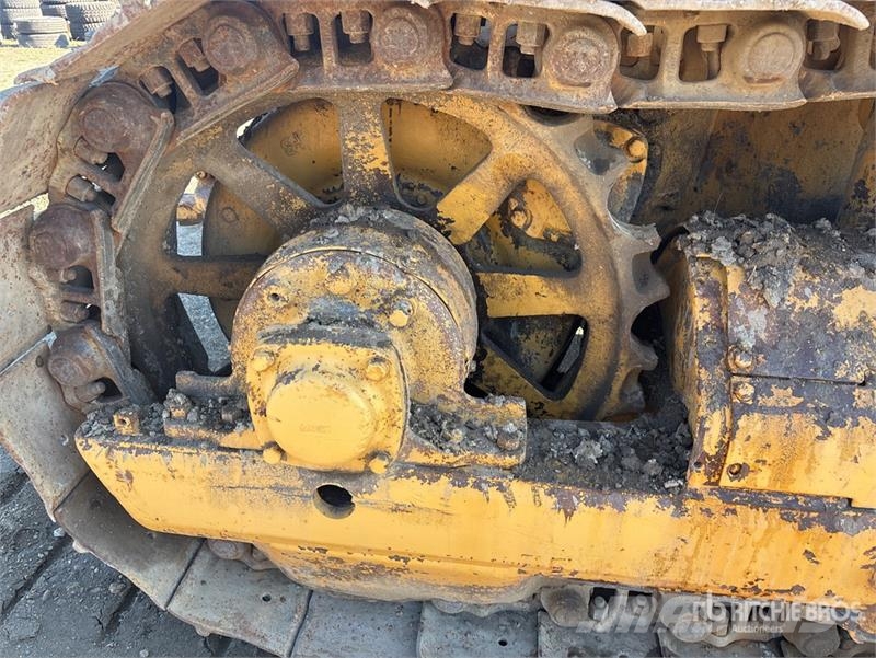 CAT D8 Kāpurķēžu buldozeri