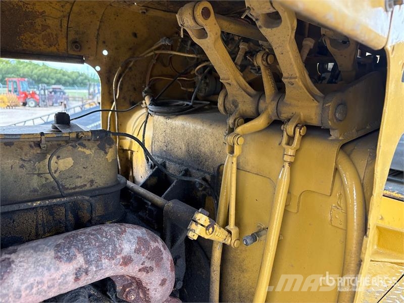 CAT D8H Buldožeri guseničari