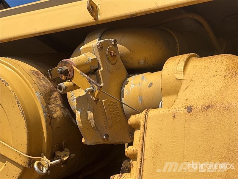 CAT D8K Pipelayer w/ 2000 Midwestern M583 Conversion Rohrverlegeraupen