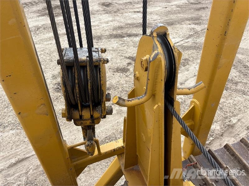 CAT D8K Pipelayer w/ 2000 Midwestern M583 Conversion Rohrverlegeraupen