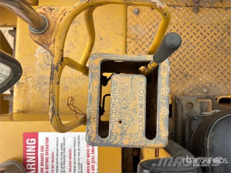 CAT D8K Pipelayer w/ 2000 Midwestern M583 Conversion Rohrverlegeraupen