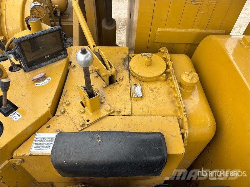 CAT D8K Pipelayer w/ 2005 Midwestern M583 Conversion Slagači cijevi