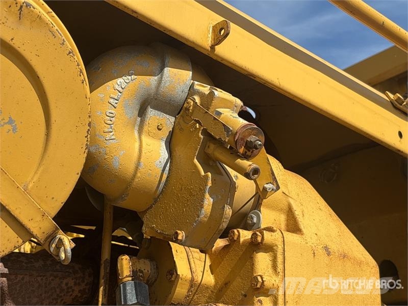 CAT D8K Pipelayer w/ 2000 Midwestern M583 Conversion Rohrverlegeraupen