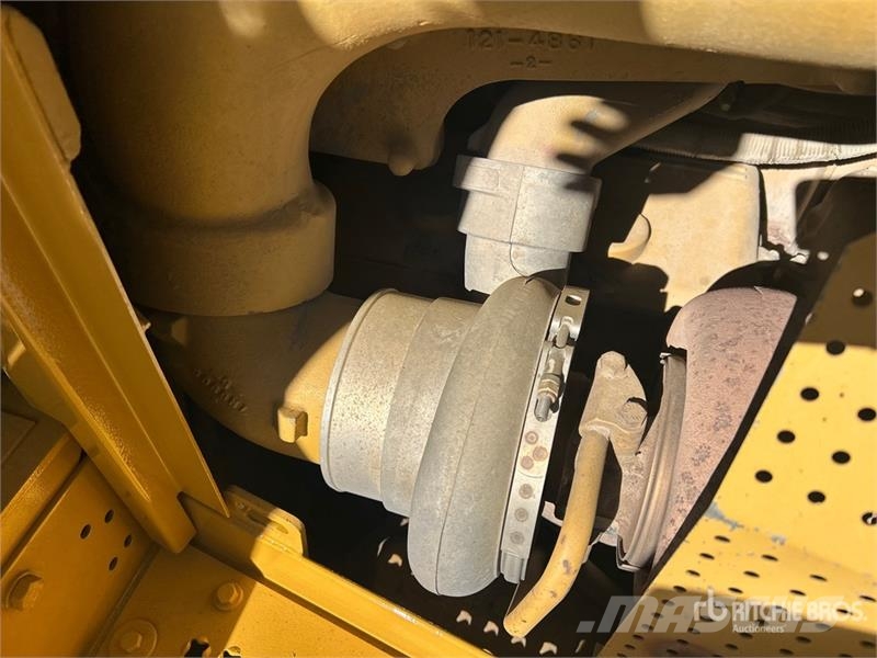 CAT D8R Buldožeri guseničari
