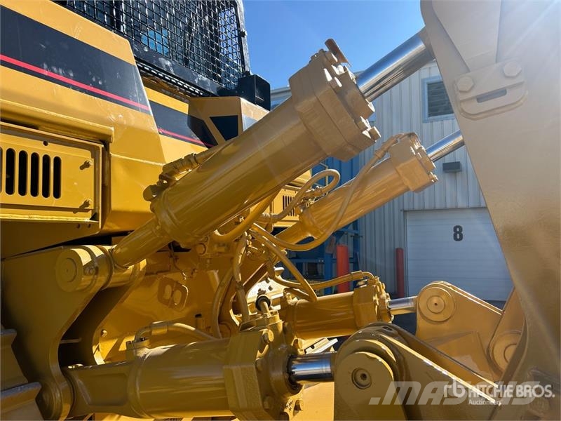 CAT D8R Buldožeri guseničari