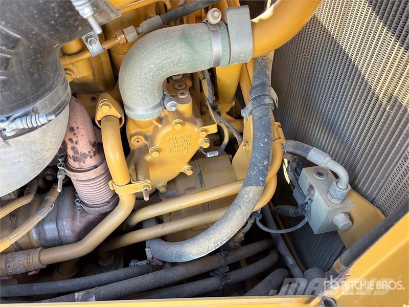 CAT D8T ブルドーザー