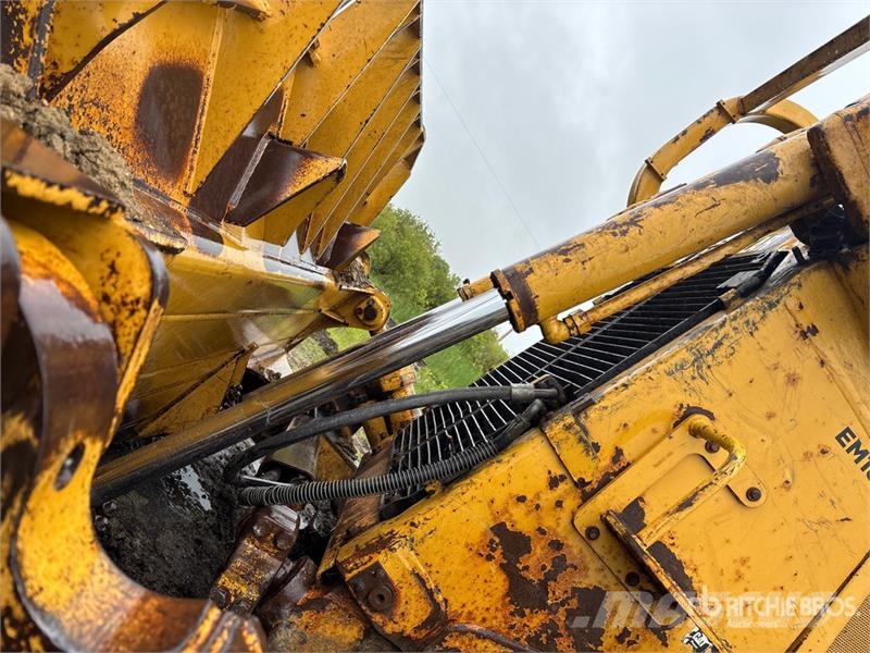 CAT D8T 履帶推土機