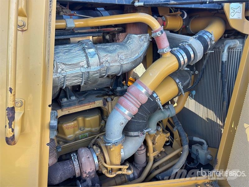 CAT D8T ブルドーザー