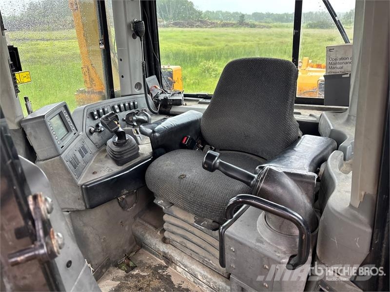 CAT D8T 履帶推土機