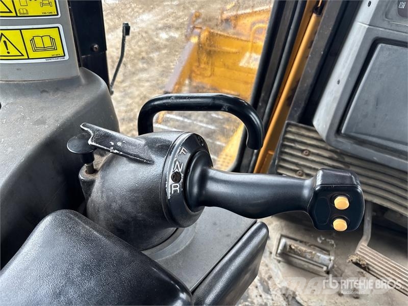 CAT D8T 履帶推土機