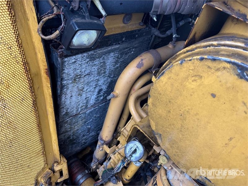 CAT D8T 履帶推土機