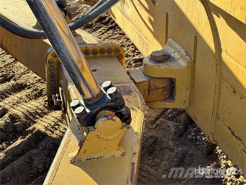 CAT D8T ブルドーザー