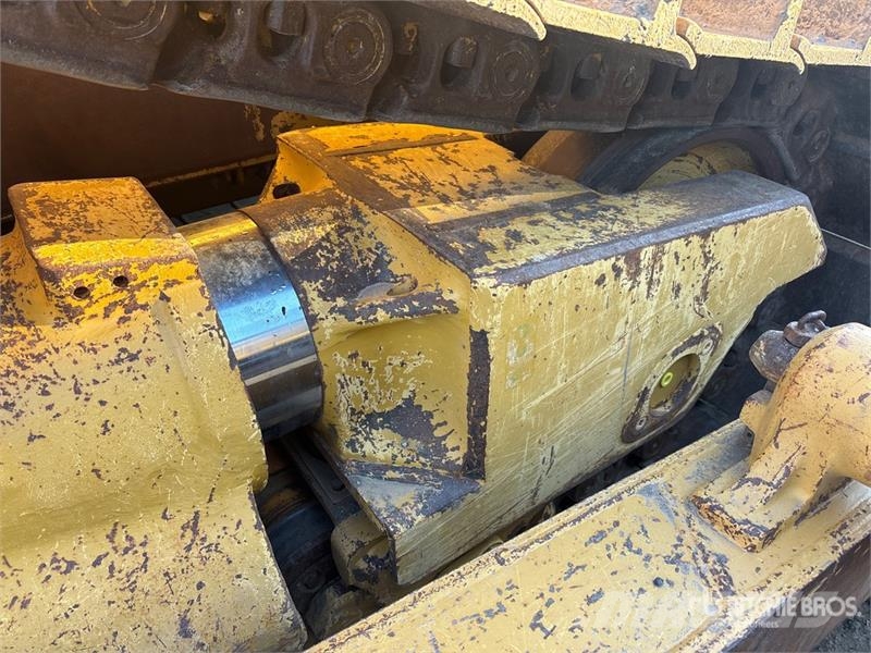 CAT D8T ブルドーザー