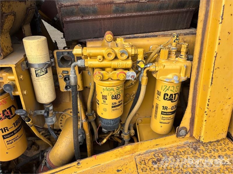 CAT D8T 履帶推土機