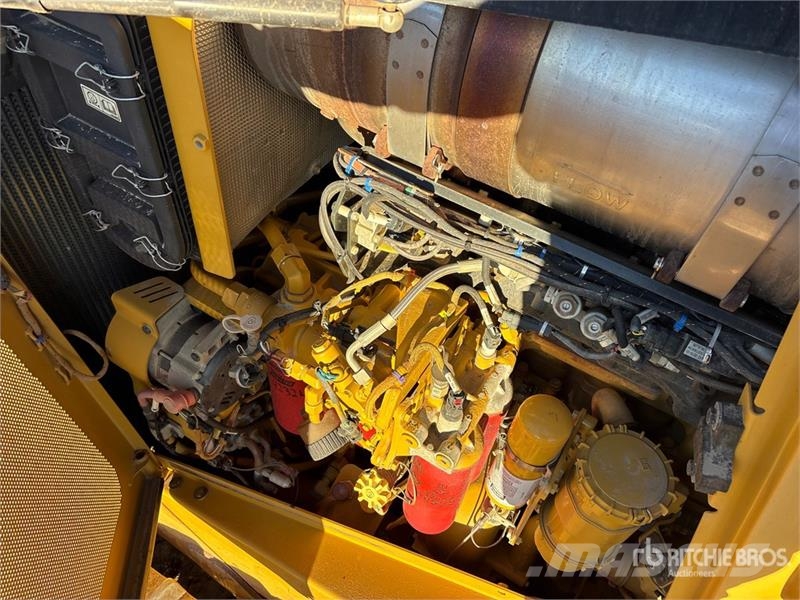 CAT D8T ブルドーザー