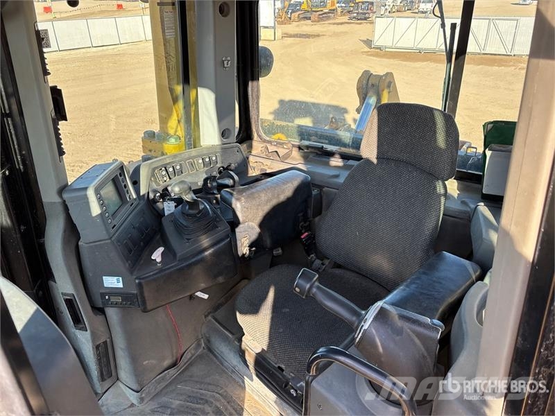 CAT D8T Гусеничні бульдозери