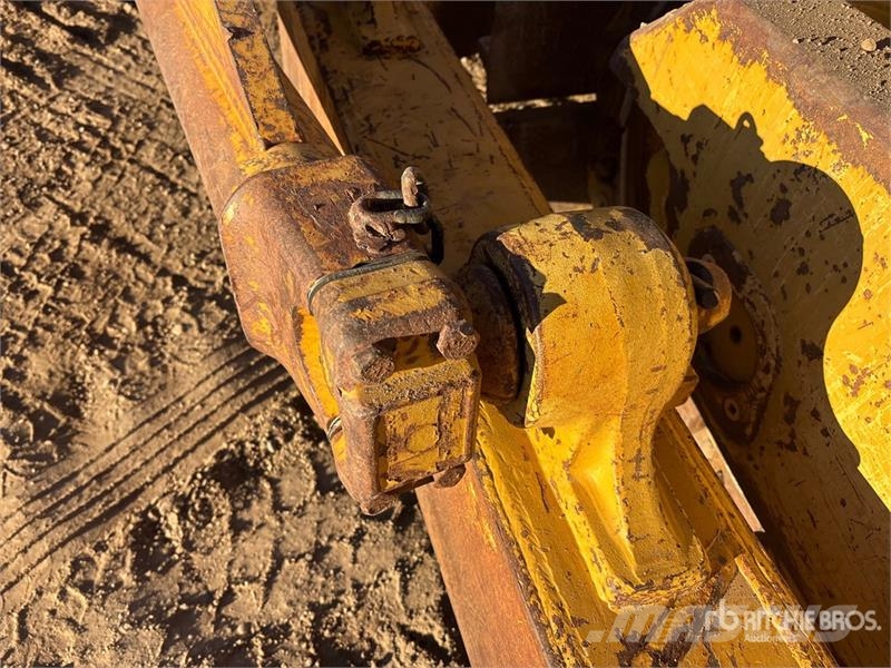 CAT D8T ブルドーザー