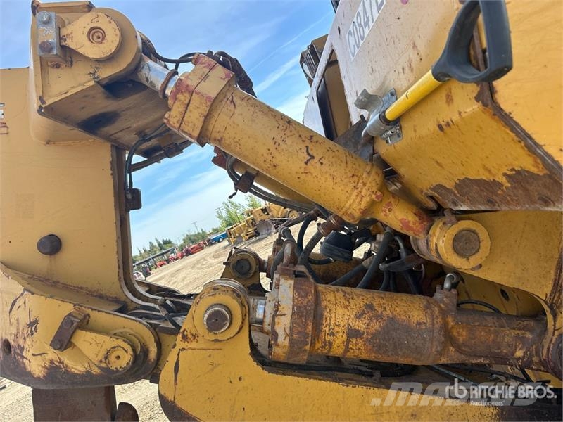 CAT D8T 履帶推土機