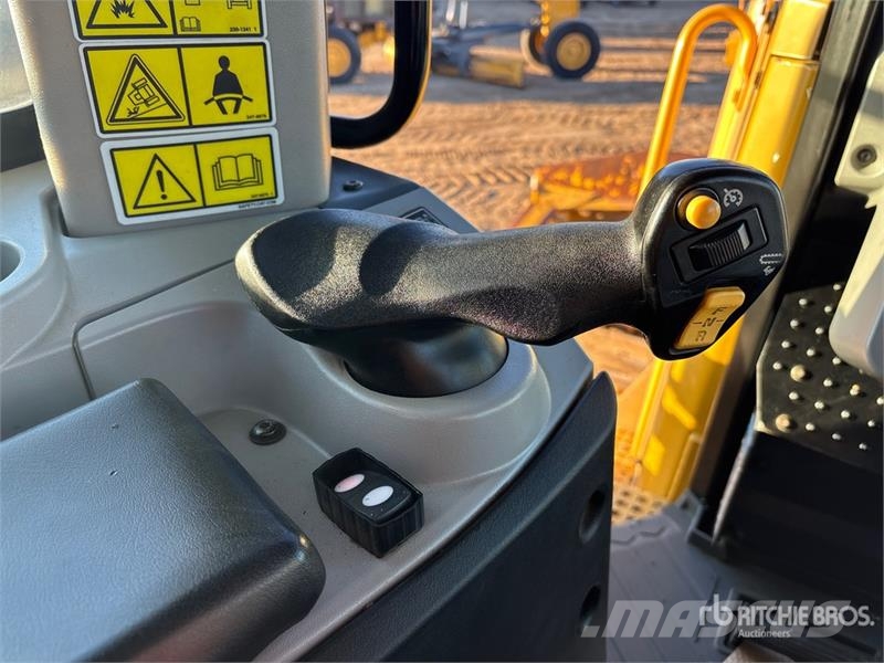 CAT D8T ブルドーザー