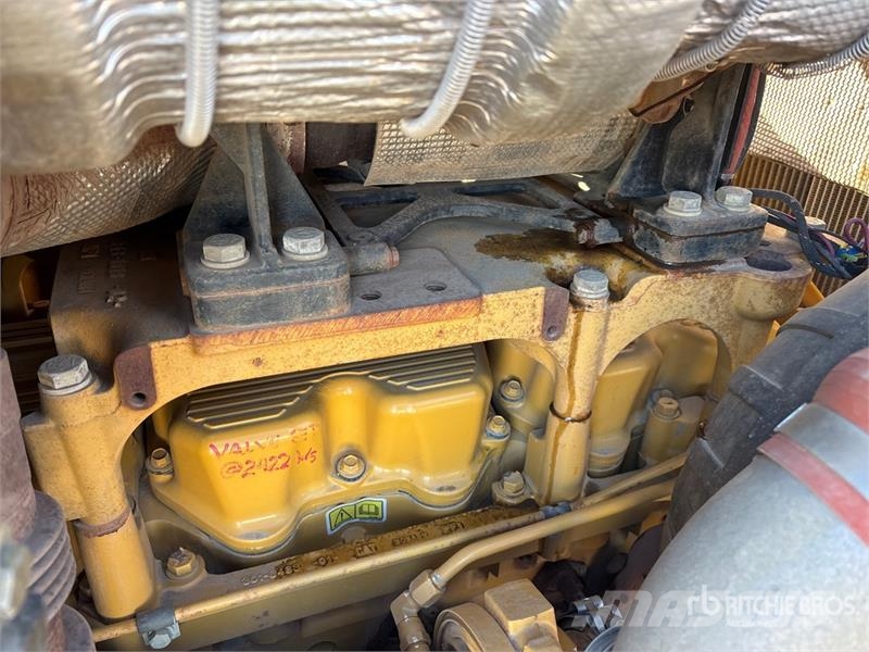 CAT D8T ブルドーザー