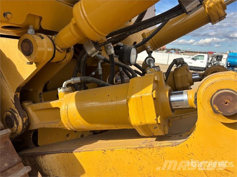 CAT D8T ブルドーザー