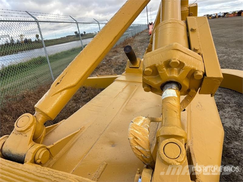 CAT D8T نصول