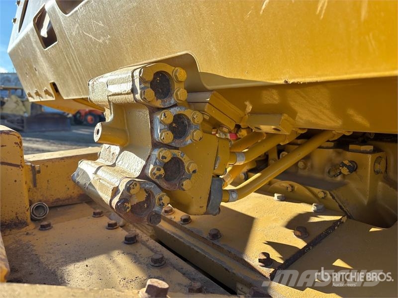 CAT D8T ブルドーザー