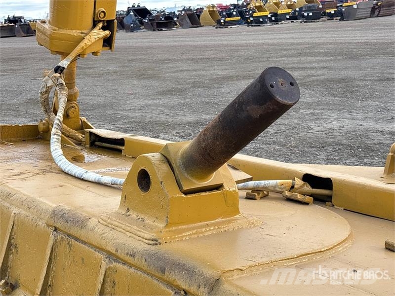 CAT D8T نصول