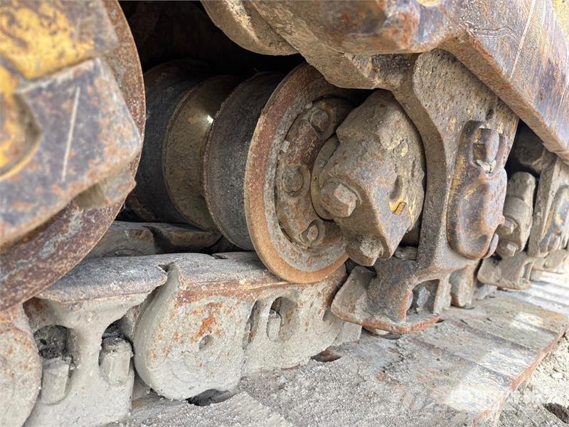 CAT D8T 履帶推土機