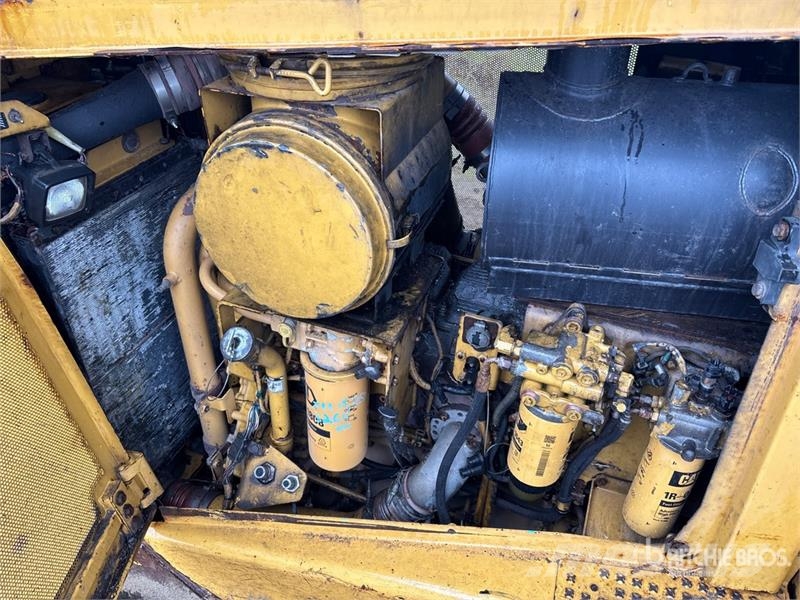 CAT D8T 履帶推土機