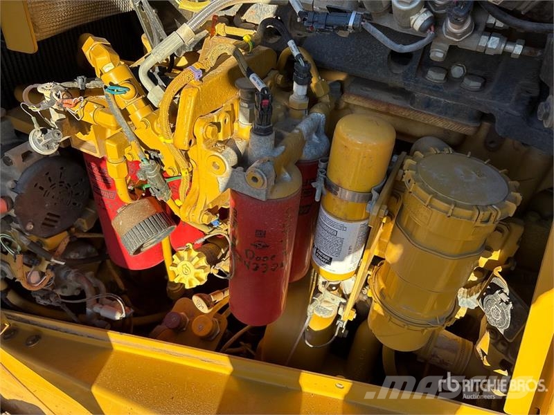 CAT D8T ブルドーザー