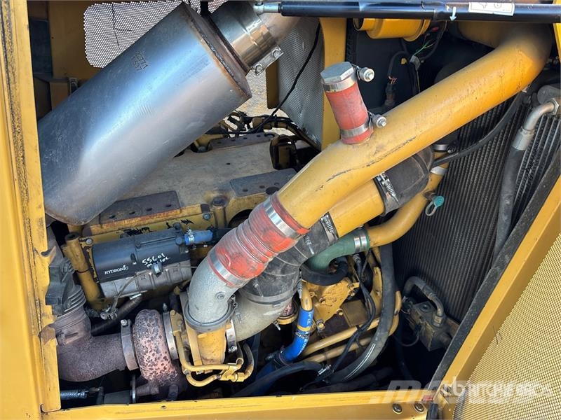 CAT D8T ブルドーザー