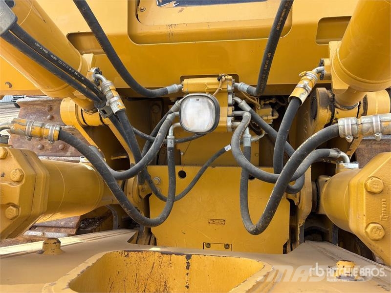 CAT D8T ブルドーザー