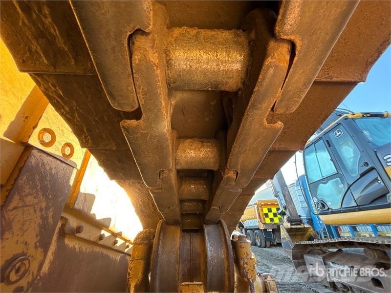 CAT D8T ブルドーザー