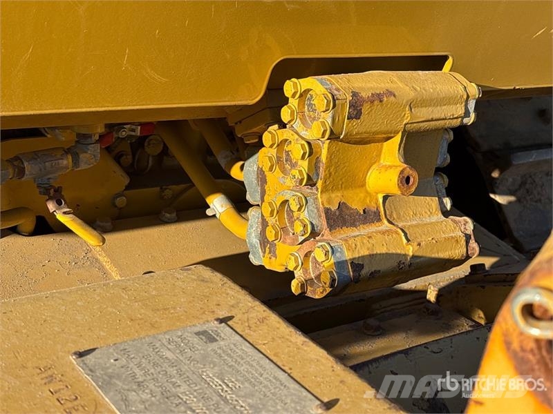 CAT D8T ブルドーザー