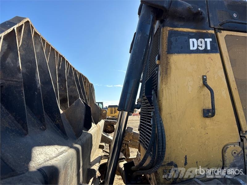 CAT D9 Crawler Dozer Kāpurķēžu buldozeri