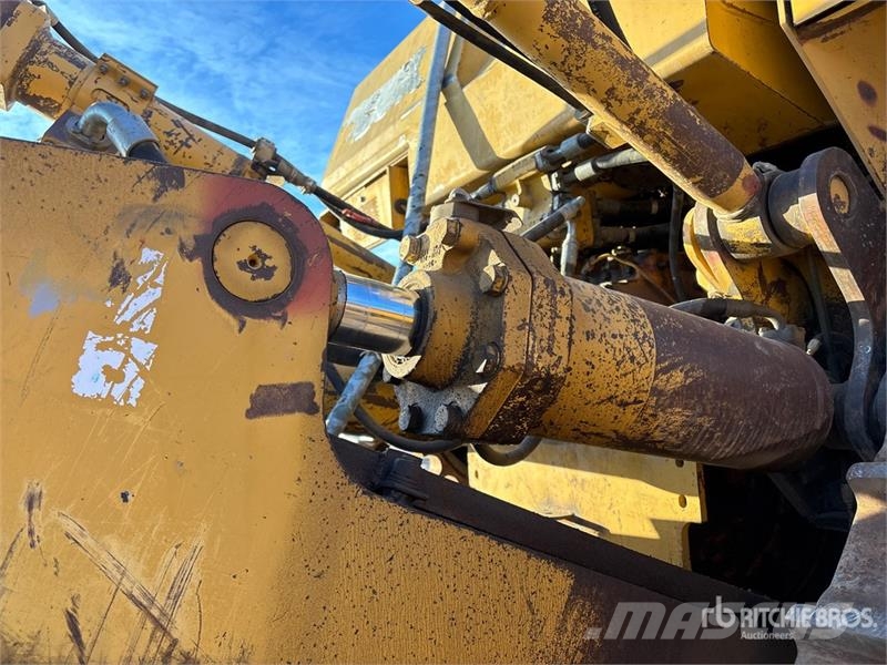CAT D9 Crawler Dozer Buldožeri guseničari