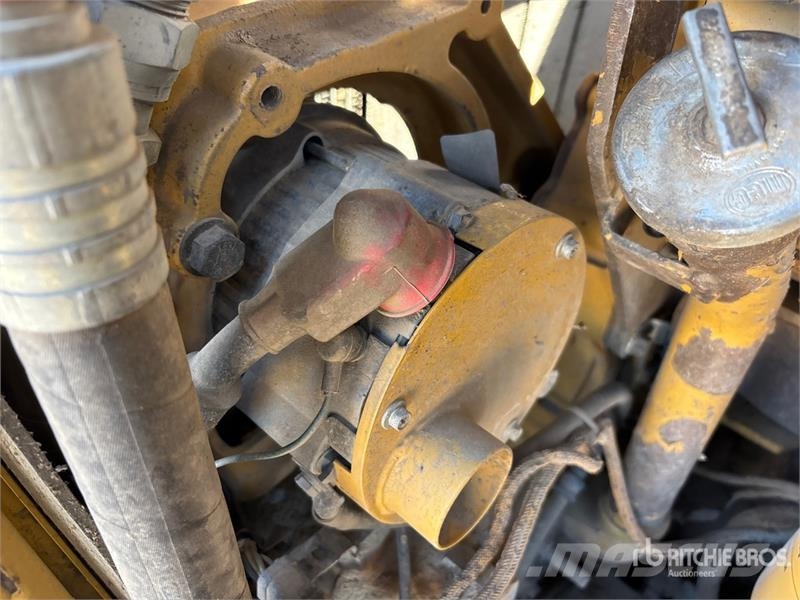 CAT D9 Crawler Dozer Kāpurķēžu buldozeri