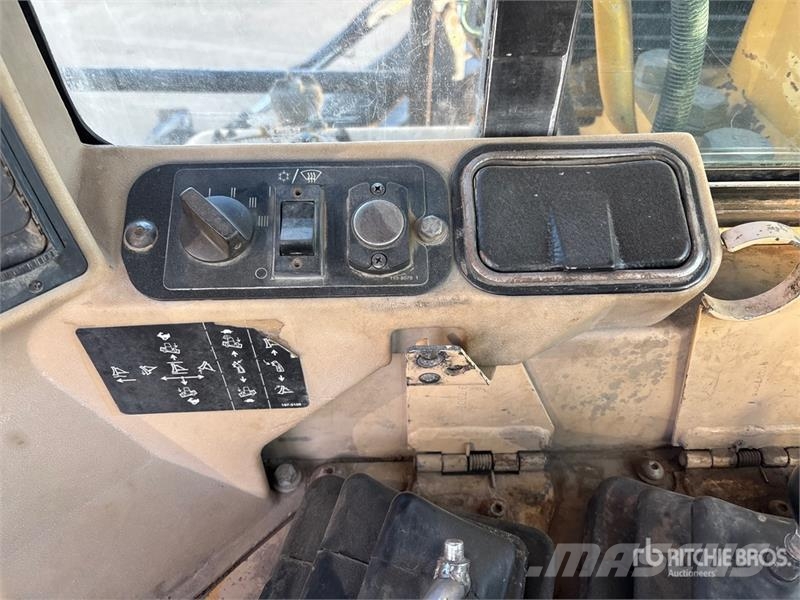 CAT D9 Crawler Dozer Buldožeri guseničari