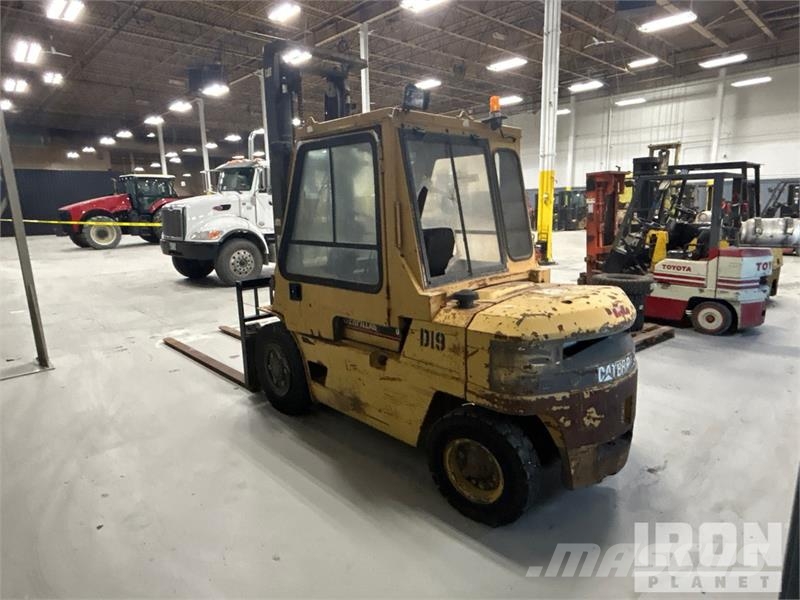 CAT DP 40 8000 lb Pneumatic Tire Forklift Інше
